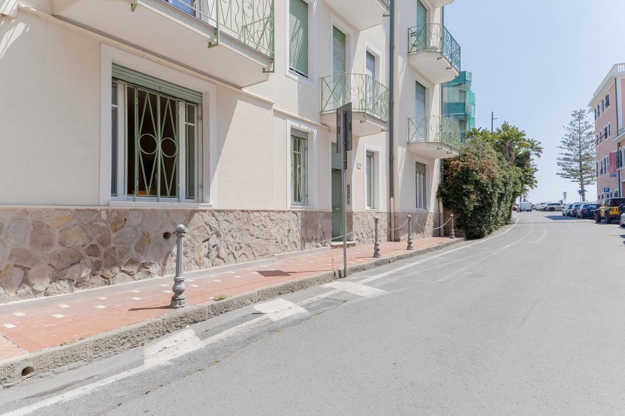 Bordighera Seaside Roomy Apartment Bagian luar foto